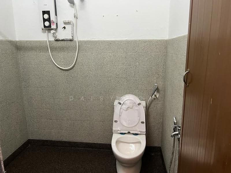 Rumah Teres 1-Tingkat untuk Dijual di Taman Lucky (Bangsar) - Daisy Loh - Bathroom - PropertyGuru.com.my