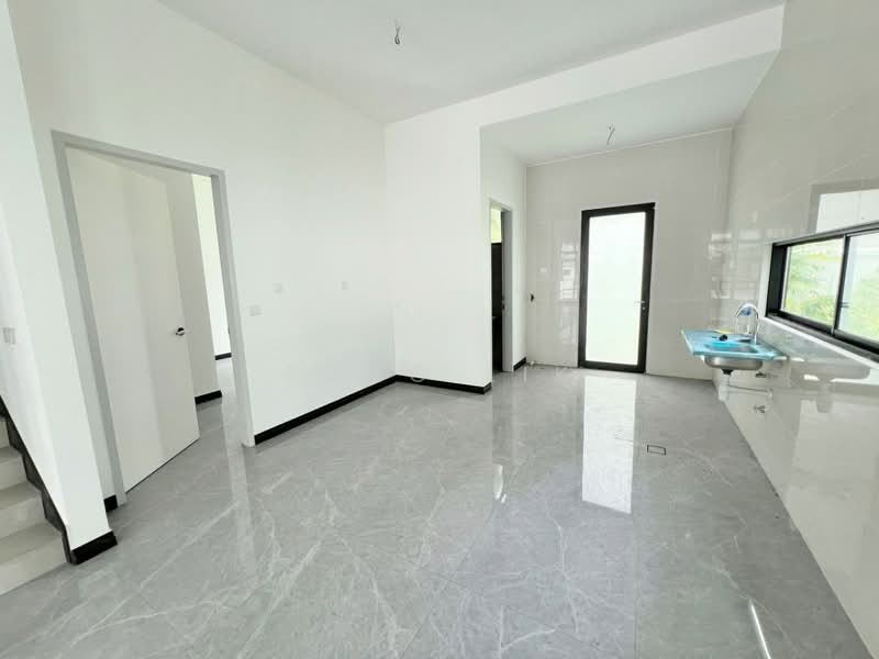 Semi-Detached House for Sale in Setia Tropika (Johor Bahru) - Fong Lik - Kitchen - PropertyGuru.com.my