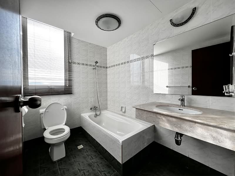 Condominium for Rent at Gurney Beach Resort - Michelle Lai - Bathroom - PropertyGuru.com.my