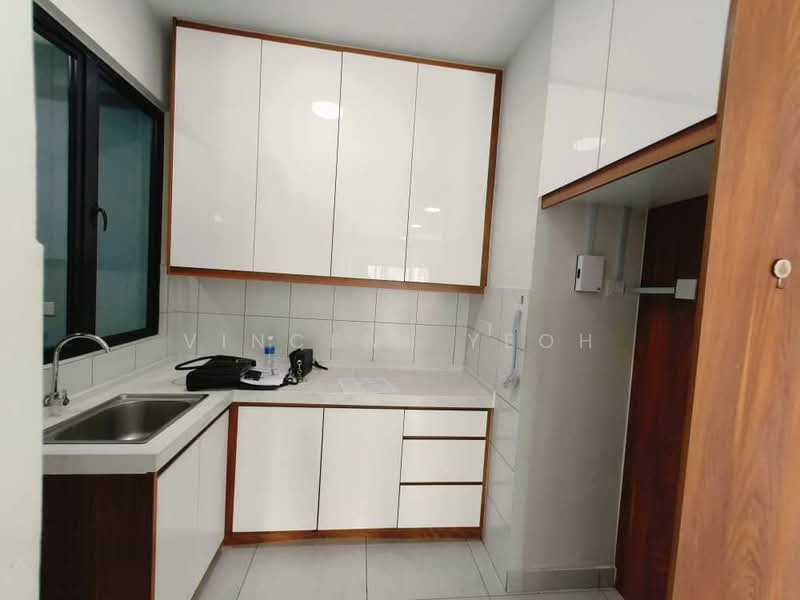 Service Residence for Sale at Majestic Maxim - Vincent Yeoh - Kitchen - PropertyGuru.com.my