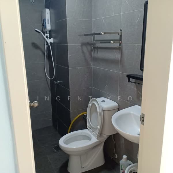 Service Residence for Sale at Majestic Maxim - Vincent Yeoh - Bathroom - PropertyGuru.com.my