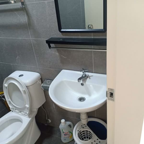 Service Residence for Sale at Majestic Maxim - Vincent Yeoh - Bathroom - PropertyGuru.com.my