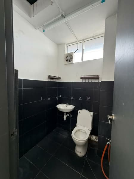 Kilang untuk Disewa di Sungai Bakap (Penang) - Ivy Yap - Bathroom - PropertyGuru.com.my