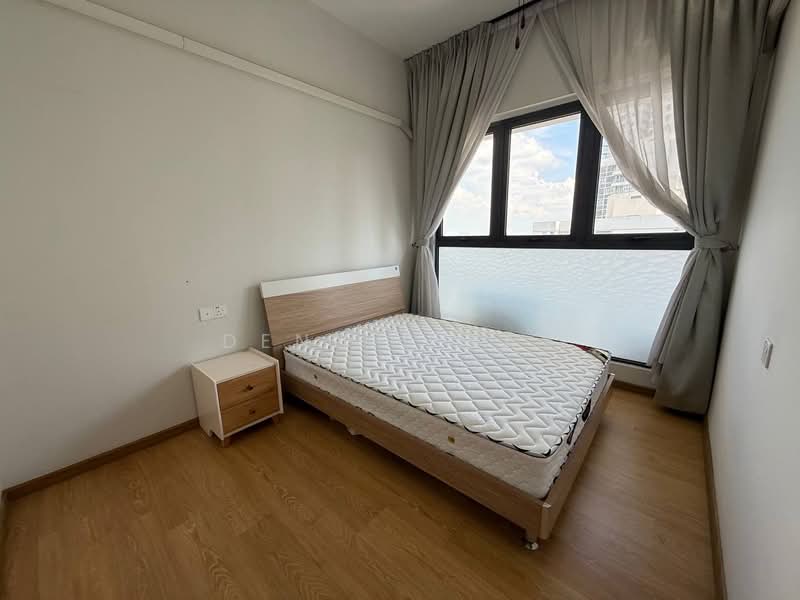 Kondominium untuk Disewa di Royal Strand @ Country Garden Danga Bay - Dennis Tay - Bedroom - PropertyGuru.com.my