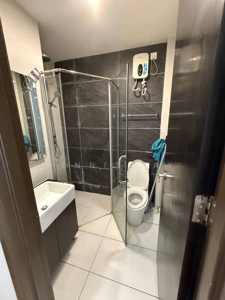 Condominium for Rent at Kings Bay @ Country Garden Danga Bay - Dennis Tay - Bathroom - PropertyGuru.com.my