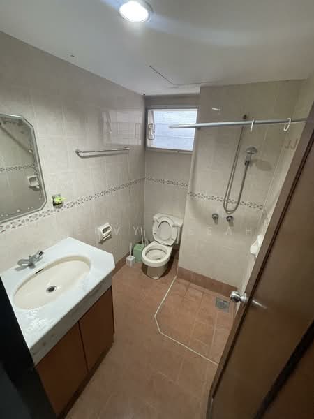 Kondominium untuk Dijual di Gurney Park Condominium - Mervyn Seah - Bathroom - PropertyGuru.com.my