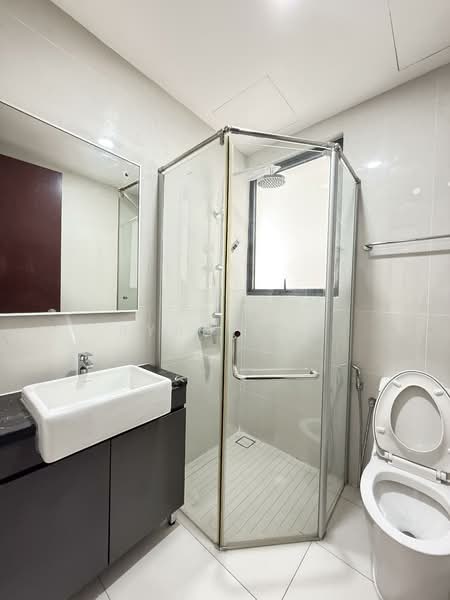 Kondominium untuk Dijual di Kings Bay @ Country Garden Danga Bay - Ryan Tan - Bathroom - PropertyGuru.com.my