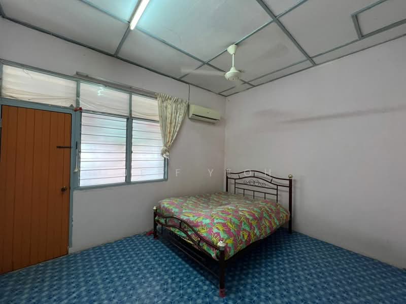 Rumah Teres 2 Tingkat untuk Dijual di Taman Pinang Jaya (Bukit Pinang) - Jeff Yeoh - Bedroom - PropertyGuru.com.my