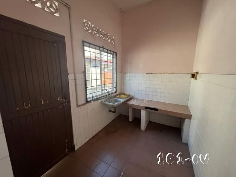 1-storey Terraced House for Rent in Port Klang (Pelabuhan Klang) (Selangor) - Ivy Por - Kitchen - PropertyGuru.com.my