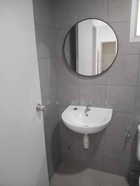Kondominium untuk Disewa di Residensi Sateria - Azura Hariri - Bathroom - PropertyGuru.com.my