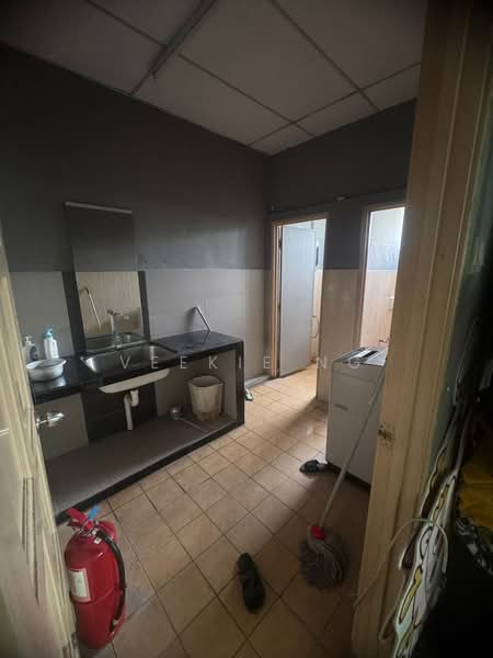 Factory for Sale in Taman Perindustrian Sri Plentong (Masai) - Veekie Ng - Bathroom - PropertyGuru.com.my