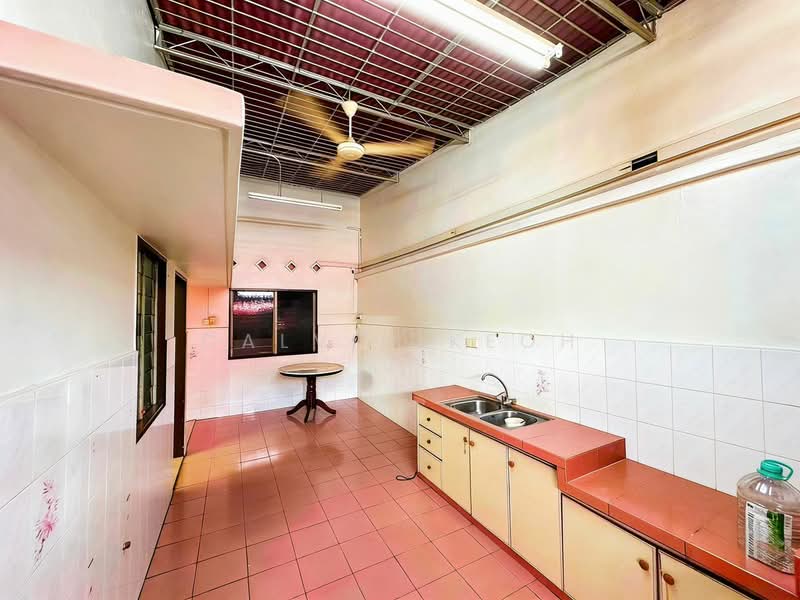 1-storey Terraced House for Sale in Gelugor (Penang) - Calvin Keoh - Kitchen - PropertyGuru.com.my