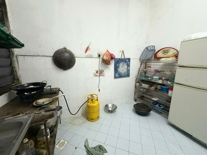 2-storey Terraced House for Sale in Kota Tinggi (Johor) - Pauline Ng - Kitchen - PropertyGuru.com.my