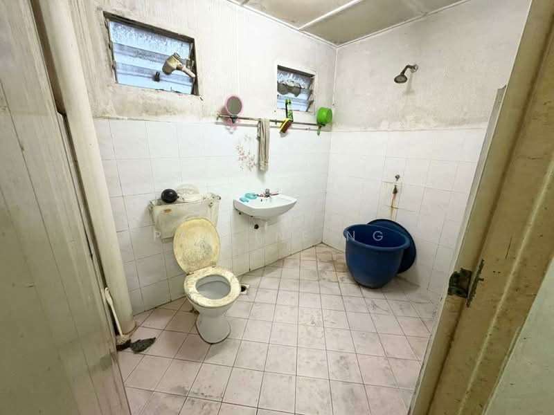 2-storey Terraced House for Sale in Kota Tinggi (Johor) - Pauline Ng - Bathroom - PropertyGuru.com.my