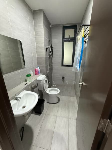 Service Residence for Sale at 8Scape Residence @ Sutera - Rain Ng - Bathroom - PropertyGuru.com.my