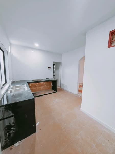 2-storey Terraced House for Sale in Bandar Indahpura (Kulai) - Lucas Wong - Kitchen - PropertyGuru.com.my