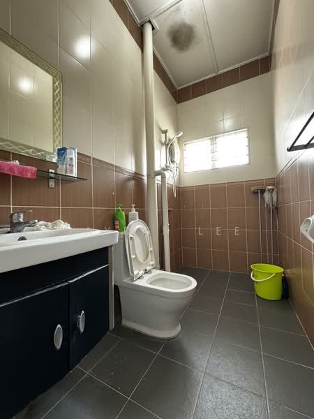 1.5-storey Terraced House for Sale in BANDAR PUCHONG JAYA (Puchong) - Jayden Lee - Bathroom - PropertyGuru.com.my