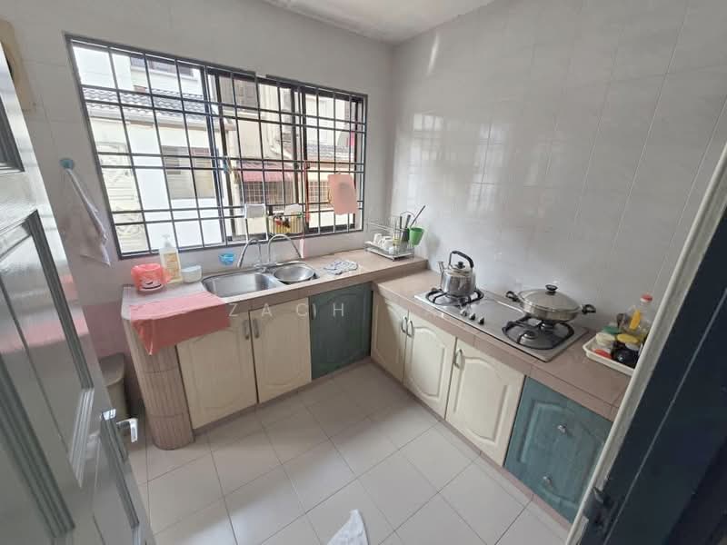 Rumah Teres 2 Tingkat untuk Dijual di Taman Desa Cemerlang (Ulu Tiram) - Zach Law - Kitchen - PropertyGuru.com.my