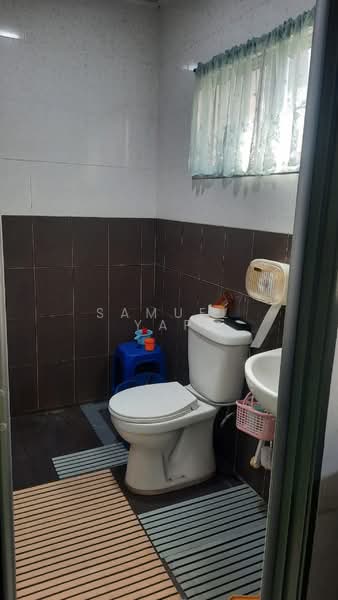 Rumah Teres 2 Tingkat untuk Dijual di Taman Bukit Serdang (Seri Kembangan) - Samuel Yap - Bathroom - PropertyGuru.com.my