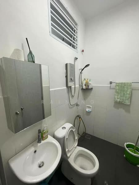 Rumah Teres 2 Tingkat untuk Disewa di Johor Bahru (Johor) - Rain Ng - Bathroom - PropertyGuru.com.my