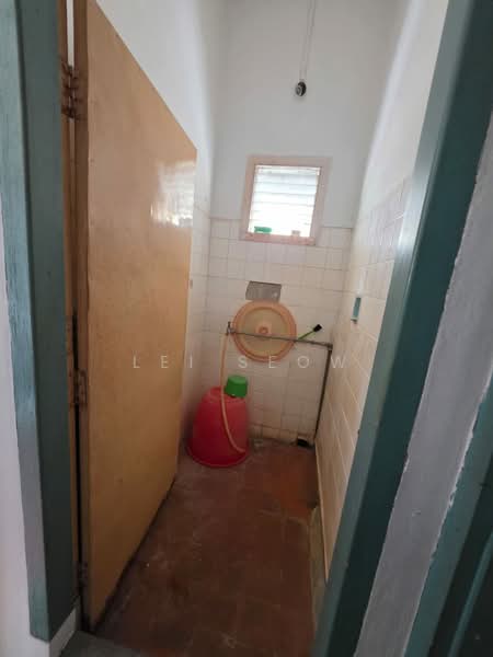 2-storey Terraced House for Sale in George Town (Penang) - Lei Seow - Bathroom - PropertyGuru.com.my
