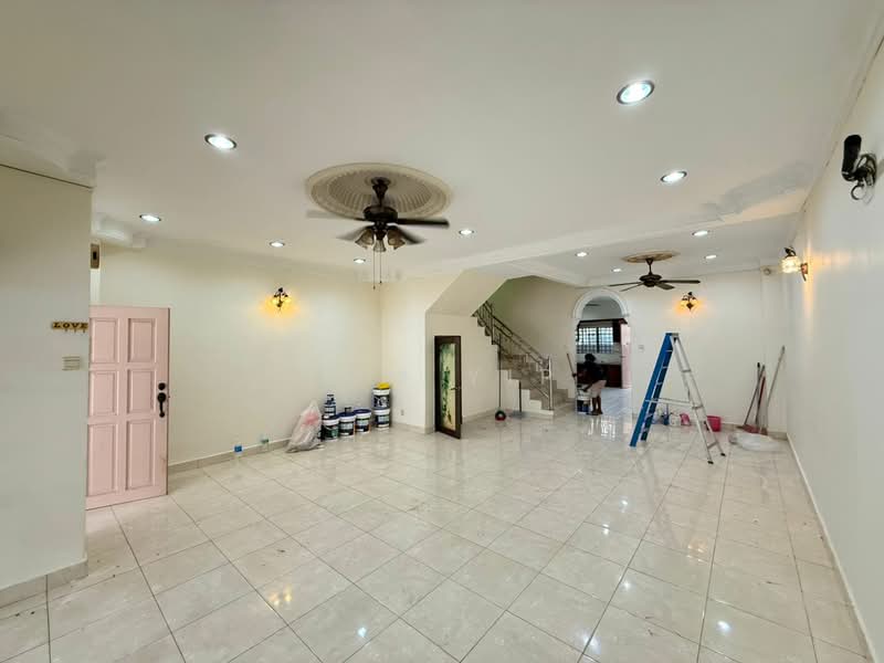 2-storey Terraced House for Sale in Seksyen U9 (Shah Alam) - Tom Yip - Living Room - PropertyGuru.com.my