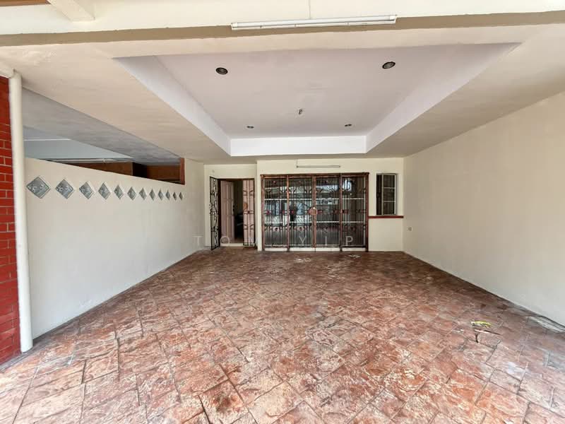 2-storey Terraced House for Sale in Seksyen U9 (Shah Alam) - Tom Yip - Entrance - PropertyGuru.com.my