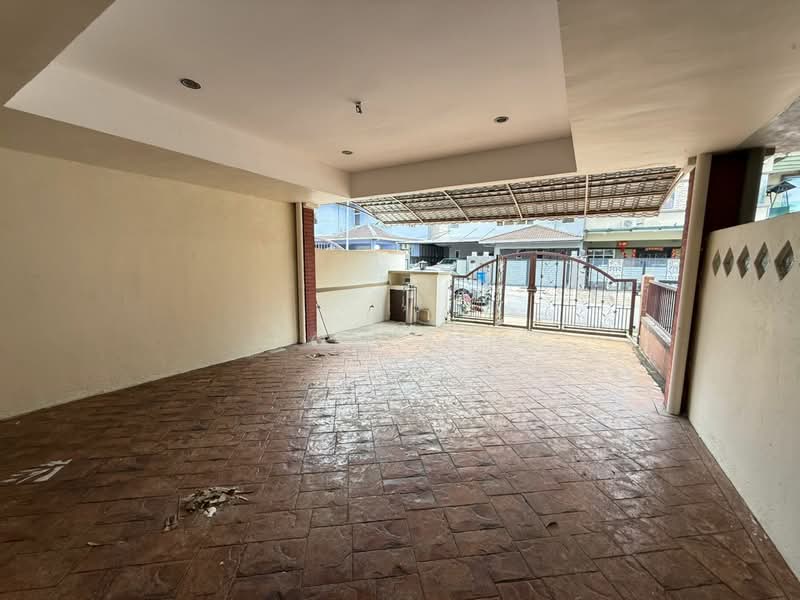 2-storey Terraced House for Sale in Seksyen U9 (Shah Alam) - Tom Yip - Entrance - PropertyGuru.com.my