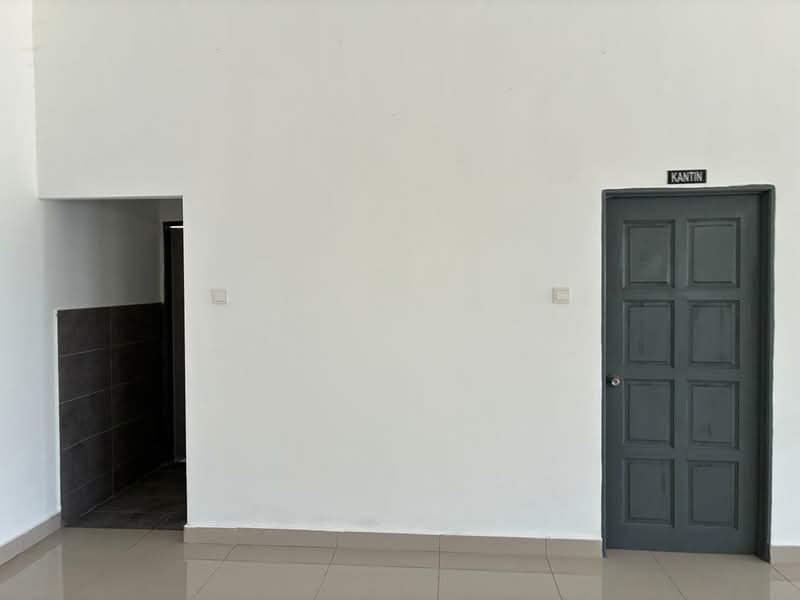Factory for Rent in Taman Sepang (Sepang) - Vincent Tan - Corridor - PropertyGuru.com.my