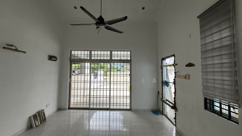 Rumah Teres 2 Tingkat untuk Dijual di Bandar Putra (Kulai) - Claire Lai - Living Room - PropertyGuru.com.my