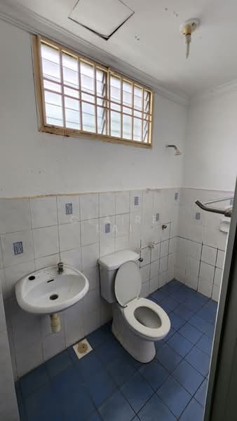 Rumah Teres 2 Tingkat untuk Dijual di Bandar Putra (Kulai) - Claire Lai - Bathroom - PropertyGuru.com.my