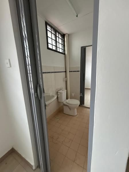 Semi-Detached House for Rent in Taman Megah Ria (Masai) - ERIC YAP - Bathroom - PropertyGuru.com.my