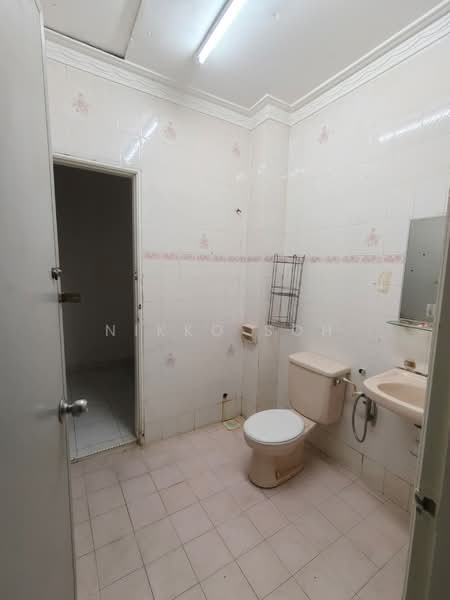 Rumah Teres 2 Tingkat untuk Disewa di Taman Bukit Mewah (Tampoi) - Nikko Soh - Bathroom - PropertyGuru.com.my