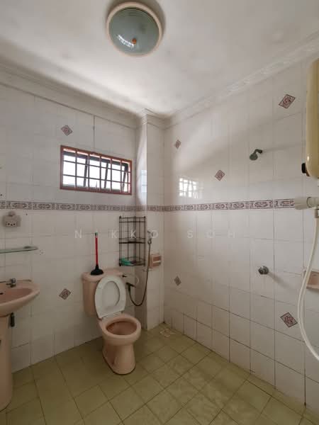 Rumah Teres 2 Tingkat untuk Disewa di Taman Bukit Mewah (Tampoi) - Nikko Soh - Bathroom - PropertyGuru.com.my
