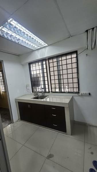 Office for Rent in Dataran Prima (Petaling Jaya) - Riko Choo - Kitchen - PropertyGuru.com.my