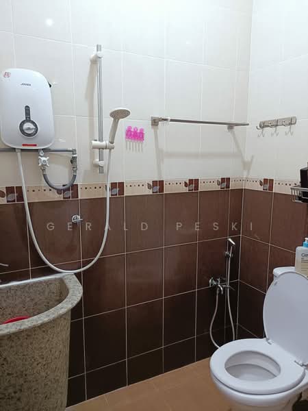 Pangsapuri untuk Dijual di Menara Kuda Lari - Gerald Peski - Bathroom - PropertyGuru.com.my