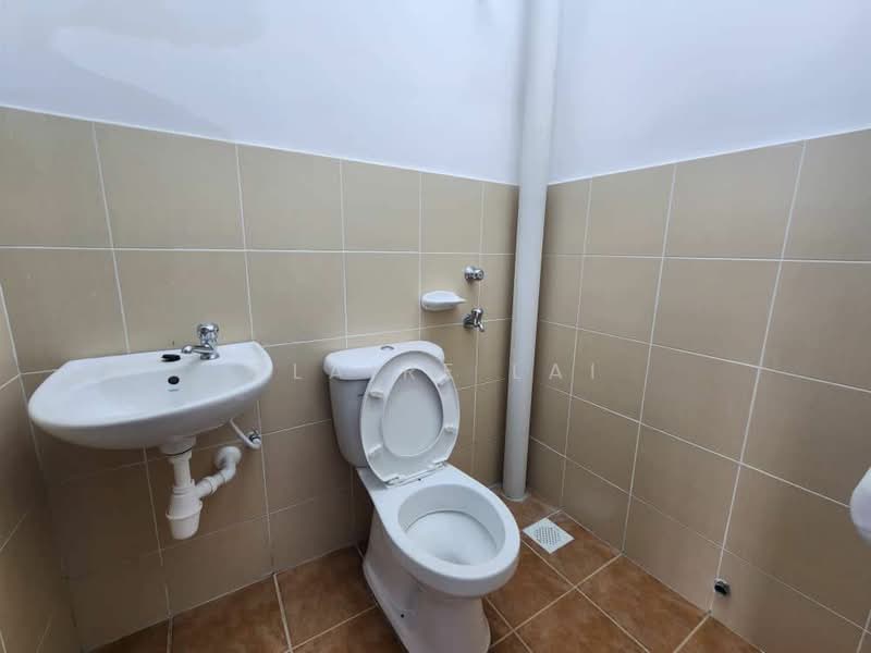 Rumah Teres 2.5 Tingkat untuk Disewa di Taman Scientex Utama (Senai) - Claire Lai - Bathroom - PropertyGuru.com.my