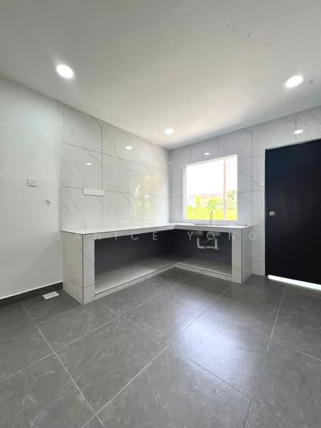 Rumah Teres 2 Tingkat untuk Dijual di Taman Sri Putri (Kulai) - Janice Yong - Kitchen - PropertyGuru.com.my
