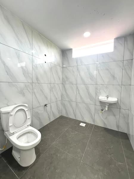 Rumah Teres 2 Tingkat untuk Dijual di Taman Sri Putri (Kulai) - Janice Yong - Bathroom - PropertyGuru.com.my