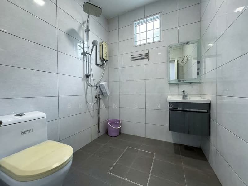 1.5-storey Terraced House for Sale in Perling (Johor) - Bryan Seng - Bathroom - PropertyGuru.com.my