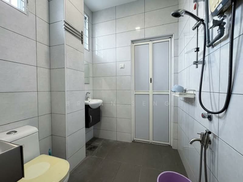1.5-storey Terraced House for Sale in Perling (Johor) - Bryan Seng - Bathroom - PropertyGuru.com.my