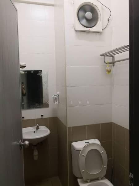 Kondominium untuk Disewa di Cassia Resort Condominium - SH Lee - Bathroom - PropertyGuru.com.my