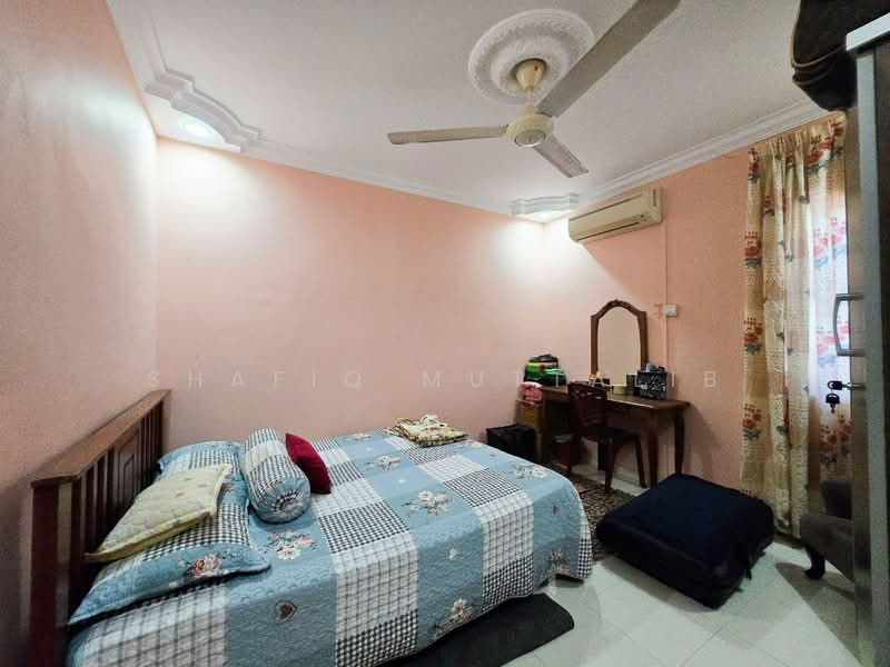 2-storey Terraced House for Sale in Taman Equine (Seri Kembangan) - Shafiq Muttalib - Bedroom - PropertyGuru.com.my