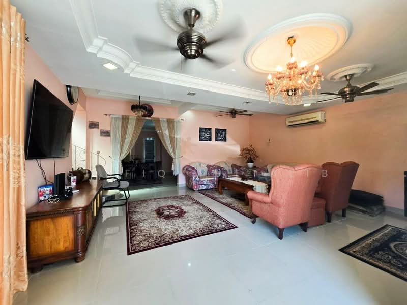 2-storey Terraced House for Sale in Taman Equine (Seri Kembangan) - Shafiq Muttalib - Living Room - PropertyGuru.com.my