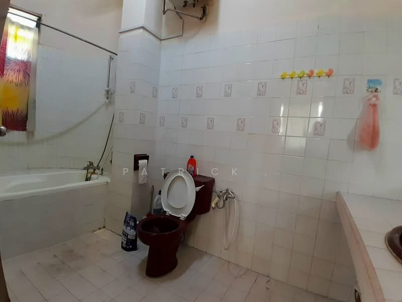 Condominium for Sale at Villamas - Patrick . - Bathroom - PropertyGuru.com.my