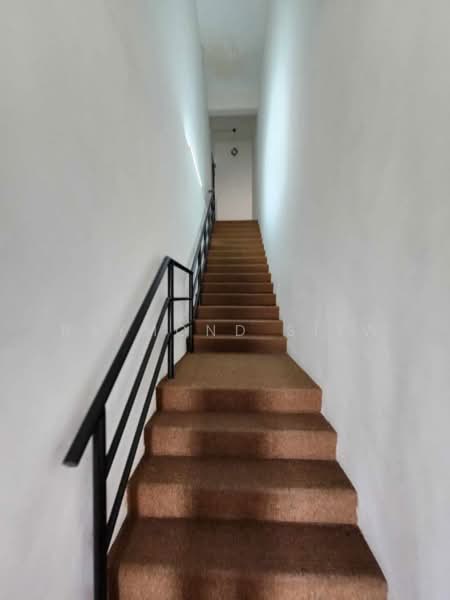 Shop for Rent in Bukit Jelutong (Shah Alam) - Raymond Siew - Corridor - PropertyGuru.com.my