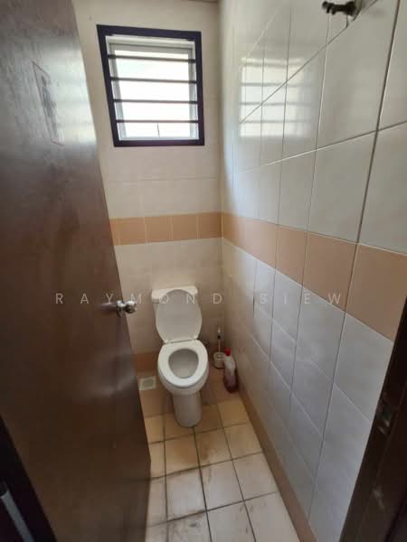 Shop for Rent in Bukit Jelutong (Shah Alam) - Raymond Siew - Bathroom - PropertyGuru.com.my