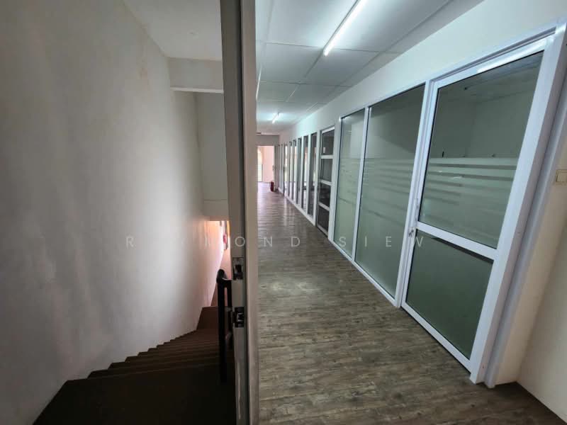 Shop for Rent in Bukit Jelutong (Shah Alam) - Raymond Siew - Corridor - PropertyGuru.com.my