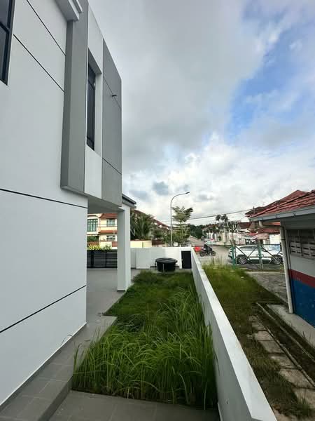 Rumah Berkembar untuk Dijual di Taman Perling (Perling) - Celine Yong - Exterior - PropertyGuru.com.my