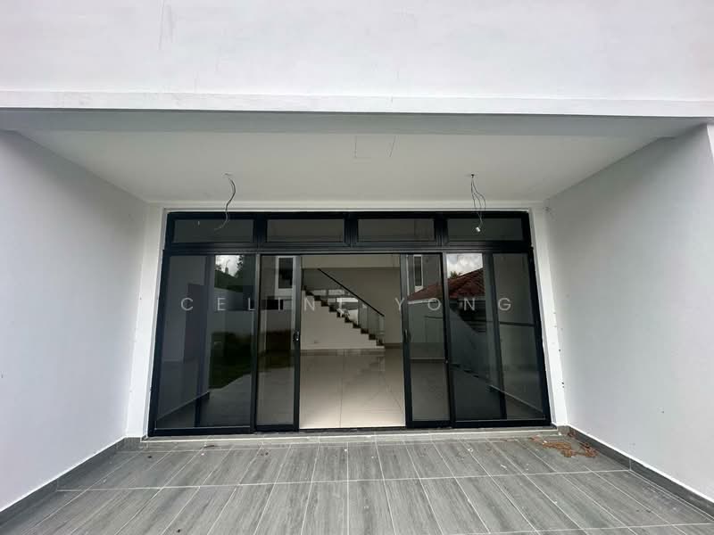 Rumah Berkembar untuk Dijual di Taman Perling (Perling) - Celine Yong - Entrance - PropertyGuru.com.my